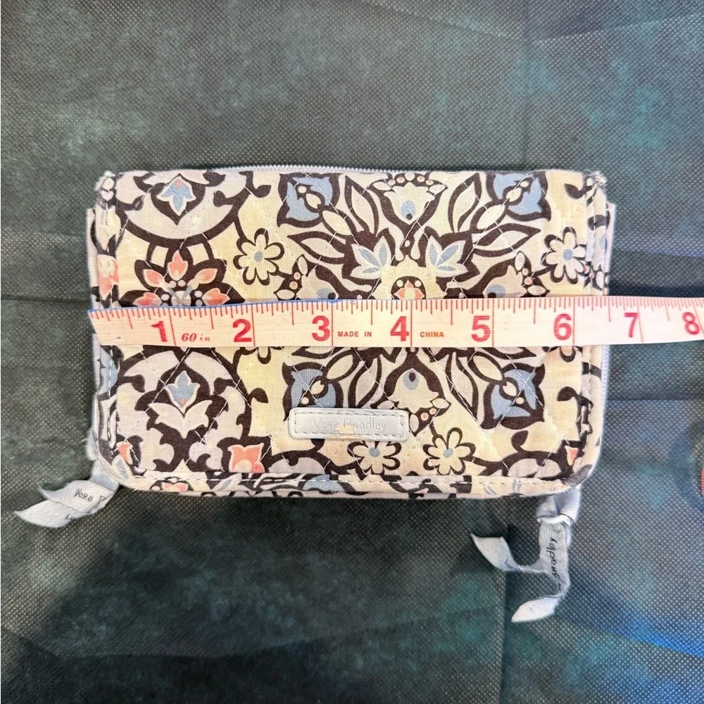 🔥Vera Bradley Quilted Floral Zip Wallet - Cream, Blue & Pink 🔥